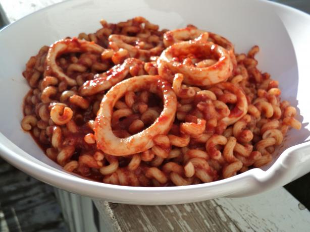 Low-Fat Calamari in Tomato Sauce. Photo by Nif