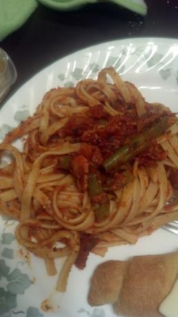 Tomato and Crispy Bacon Fettuccini. Photo by Levinedezteni
