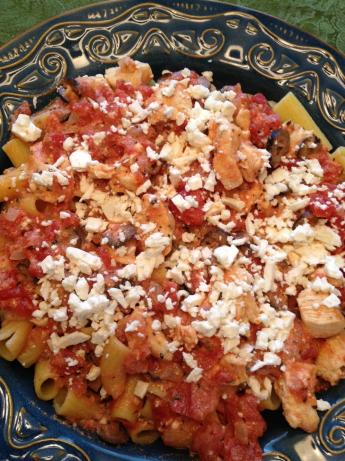 Mediterranean Chicken With Feta Cheese. Photo by Slim PA