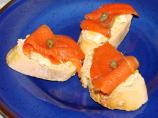 Christmas Bagel Bites With Leek Spread and Smoked Salmon