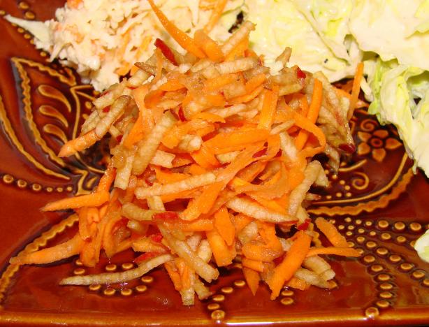 Quick Carrot and Apple Salad. Photo by Boomette