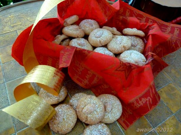 Arabian Gulf Shortbread Cookies (Ghiraybah). Photo by awalde