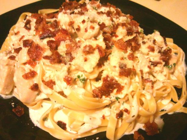 Chicken Alfredo With Crispy Bacon (Paula Deen). Photo by kawai78