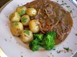 Zurcher Geschnetzeltes (Zurich-Style Veal Strips in Cream Sauce)