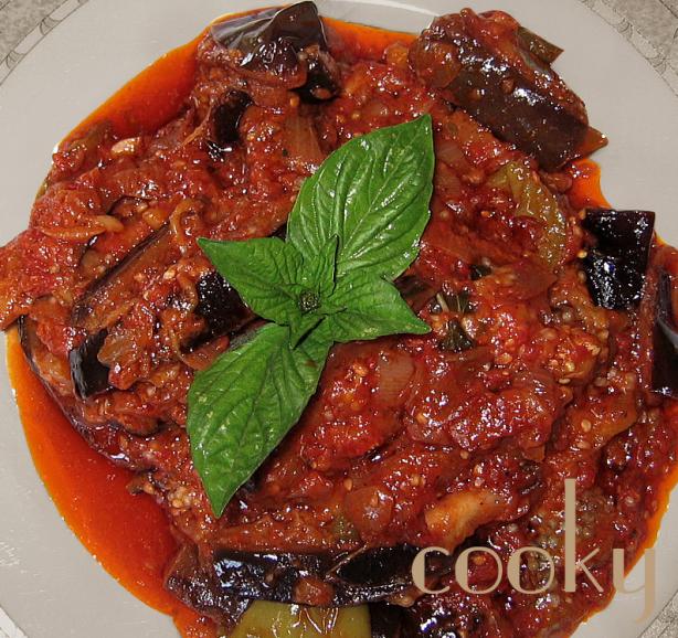 Eggplants and Peppers With Basil. Photo by littlecookingtips