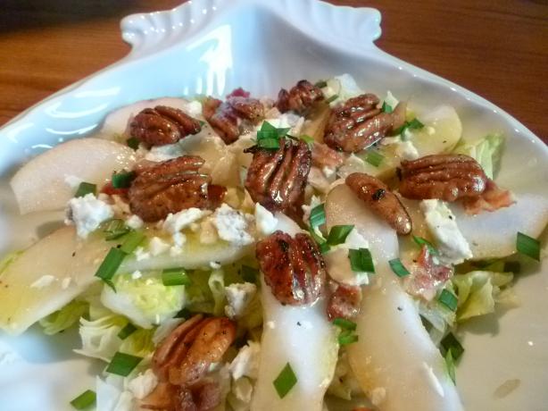 Pear, Blue Cheese, Walnut and Bacon Salad. Photo by Ambervim