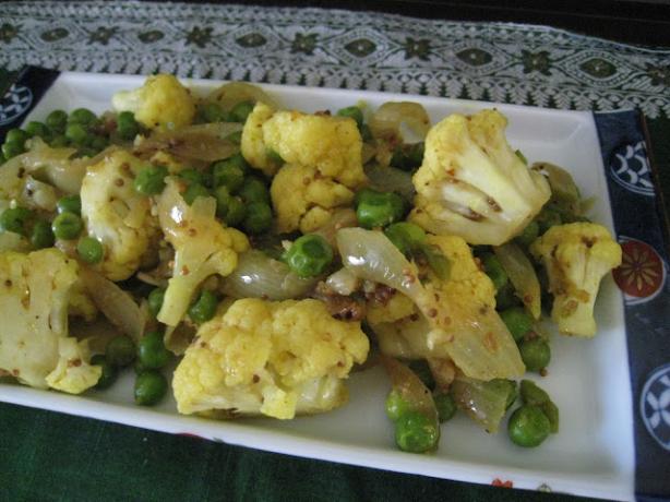 Cauliflower and Green Pea Curry. Photo by Vegetarian Hostess