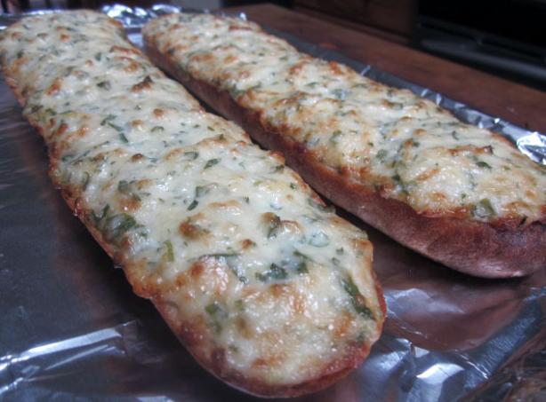 The Fish Market Cheezy Garlic Bread. Photo by Rinshinomori