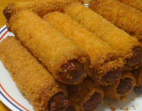 Hotdog Rolls With Breadcrumbs. Photo by Ernie Eryelle