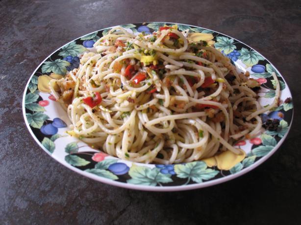 Spaghetti With Chilli and Garlic Crumbs. Photo by MsPia