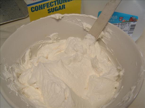 Cake Decorating Icing. Photo by K!mbO
