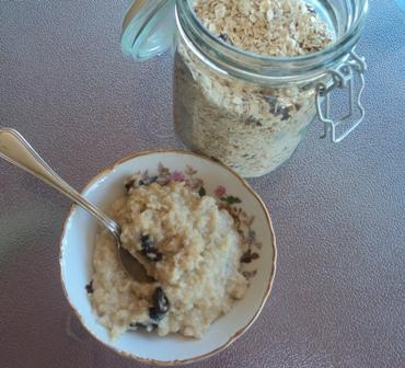 Dry Oatmeal Mix. Photo by BakinBaby