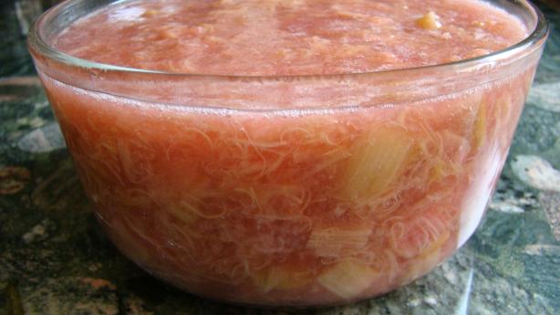 Stewed Rhubarb ( Rhabarberkompott ). Photo by Derf