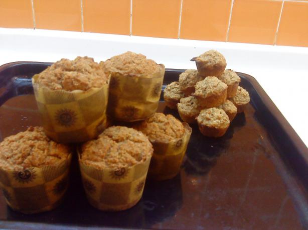 Banana-Oat Bran Muffins. Photo by Pratxz