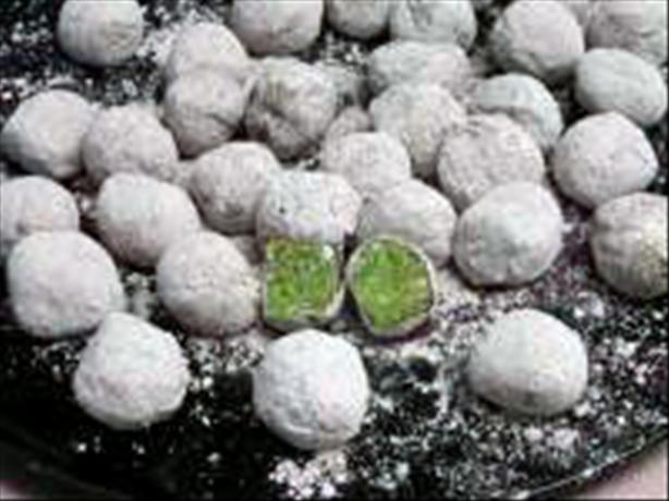 Creme De Menthe Balls (No-Bake Cookies). Photo by Rita~