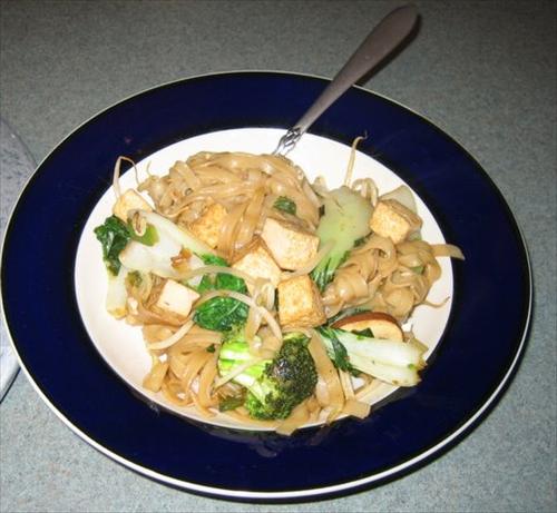 Thai Drunken Noodles. Photo by Demandy