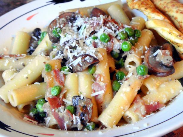 Ziti with Mushrooms, Pancetta & Peas. Photo by Lori Mama