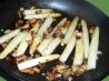 white asparagus with chanterelles. Recipe by chia