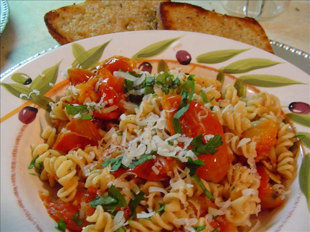 Pasta With Roasted Garlic and Cherry Tomatoes. Photo by CountryLady