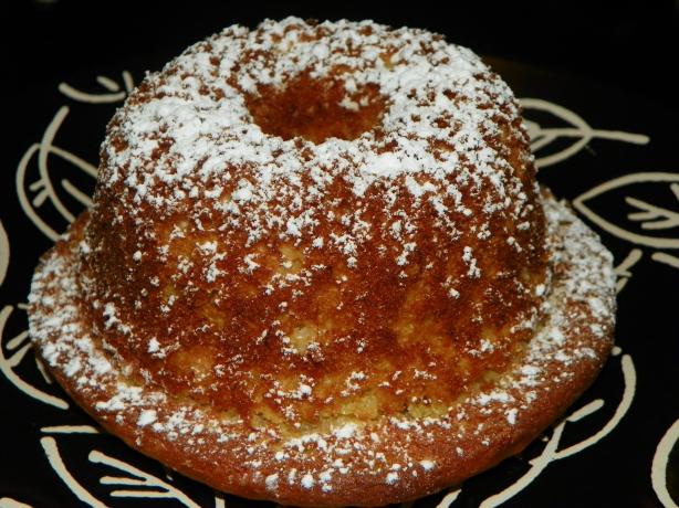 E-Z Banana Creme Bundt Cake. Photo by Baby Kato