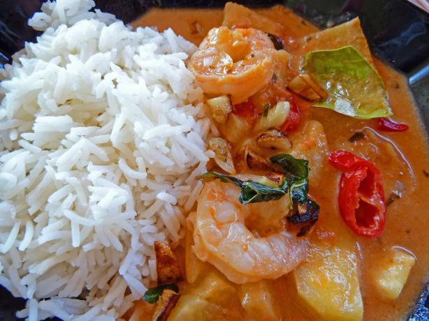 Thai Prawn And Pineapple Curry, "Kaeng Khua Saparot". Photo by awalde