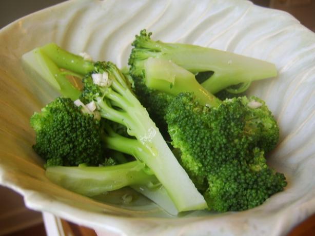 Garlic Broccoli Spears. Photo by LifeIsGood