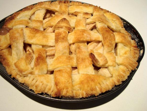 Cream Cheese Caramel Walnut Apple Pie. Photo by lilsweetie
