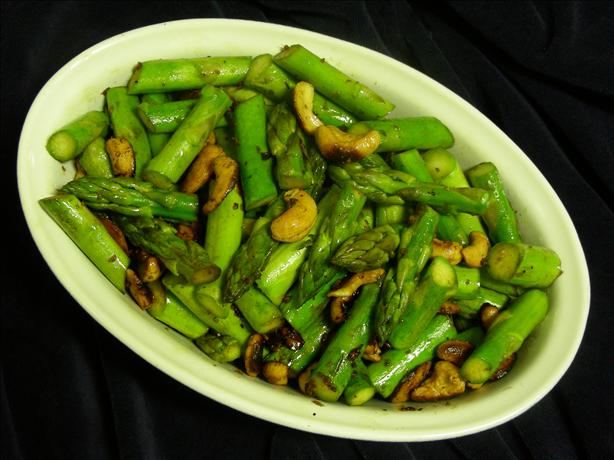 Asparagus and Cashew Stir Fry. Photo by kiwidutch