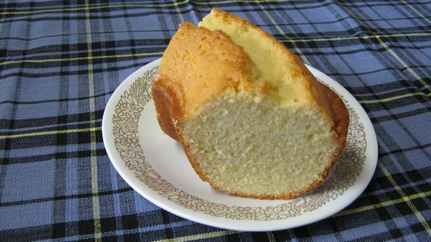 Lemon Lover's Pound Cake. Photo by Dee514