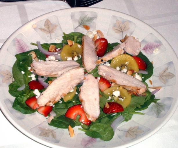 Strawberry and Kiwi Spinach Salad With Grilled Chicken Breast. Photo by TexasToast R