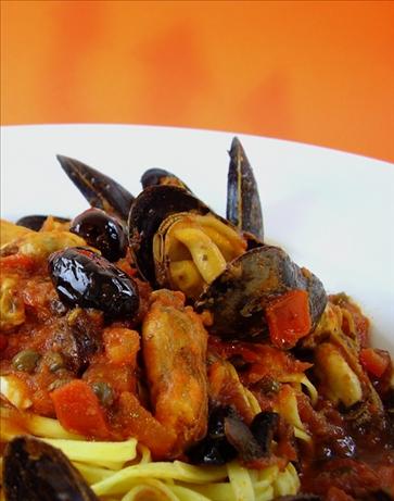 Mussels Fra Diavola. Photo by Thorsten