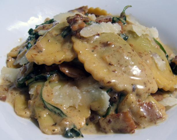 Creamy Spinach, Bacon and Sun-Dried Tomato Sauce for Pasta. Photo by Fairy Nuff