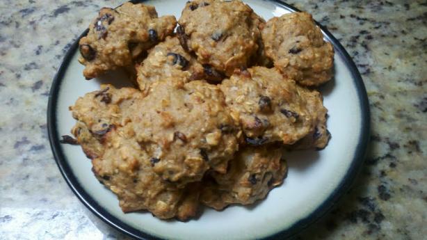 Vegan Oatmeal Cookies. Photo by ymob78