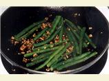 Green Beans with Walnut Gremolata