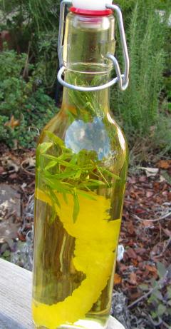 Lemon-Tarragon Vinegar. Photo by Rita~