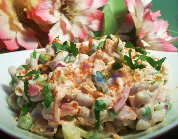 Macaroni Salad With Tomatoes and Peas. Photo by Sharon123