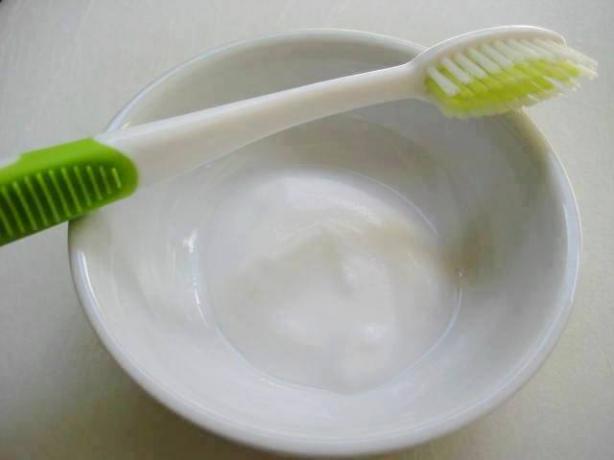 Teeth Whitener. Photo by gailanng