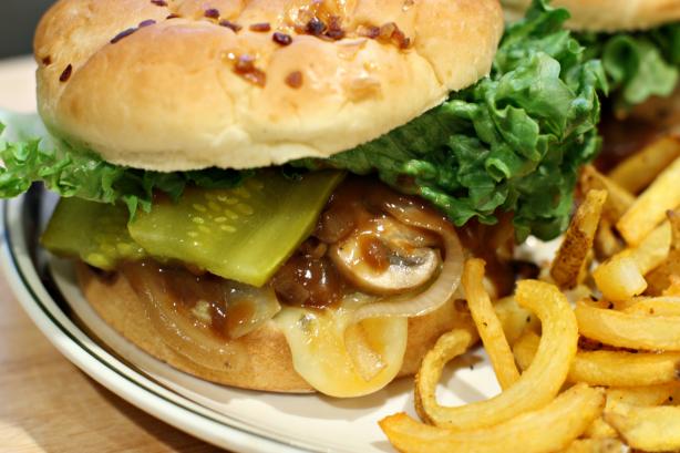 Louisiana Swamp Burger. Photo by CulinaryExplorer
