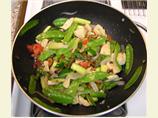 Spicy Stir-Fried Chicken with Cashews. Photo by beckas