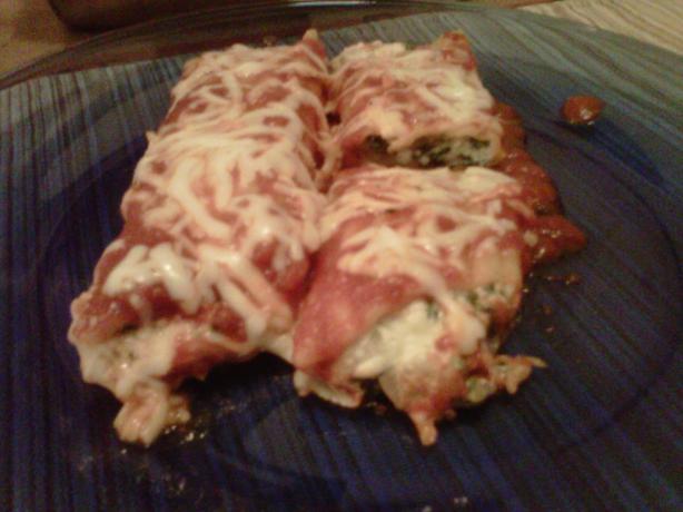 Spinach Cheese Manicotti (Meatless). Photo by raeraemarie