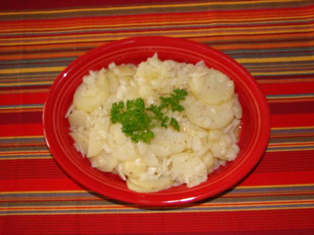 Bayrischer Kartoffelsalat (Barvarian Potato Salad). Photo by Linky