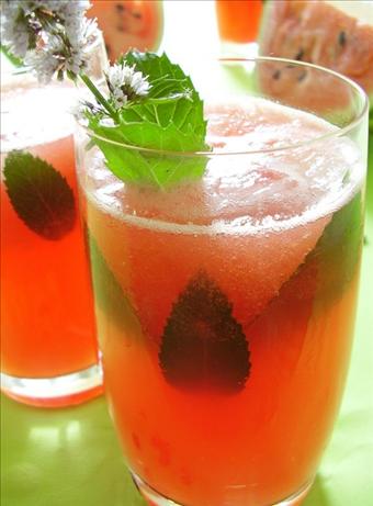 Agua Fresca de Melon (Watermelon Sparkling Water). Photo by Thorsten