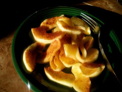 Baked Apple Slices. Photo by Bergy