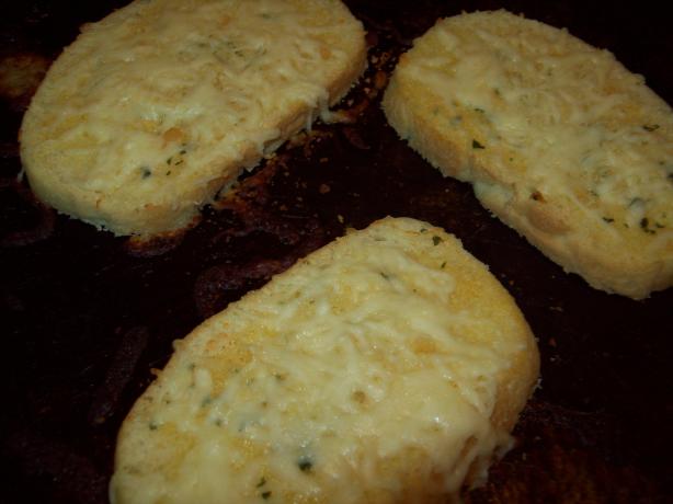 Cheese Garlic Bread. Photo by DarksLight