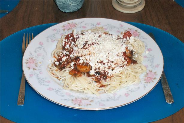 Spaghetti With Tomato and Feta Sauce. Photo by Irmgard