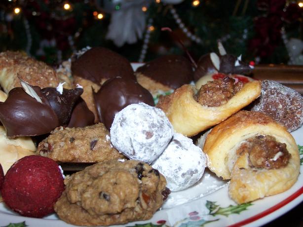 Bourbon (Rum) Balls (No Bake Cookies). Photo by Rita~
