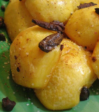 Greek Style Potatoes With Kalamata Olives. Photo by Sandi (From CA)