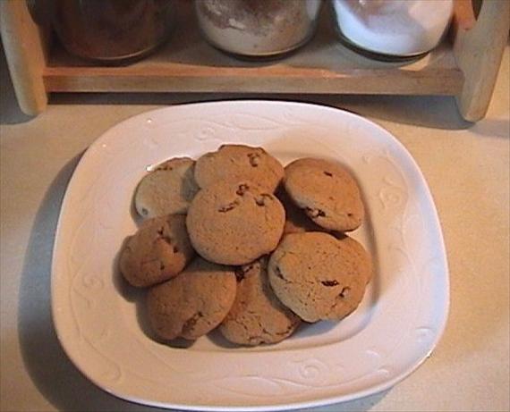 Golden Raisin Spice Cookies. Photo by najwa