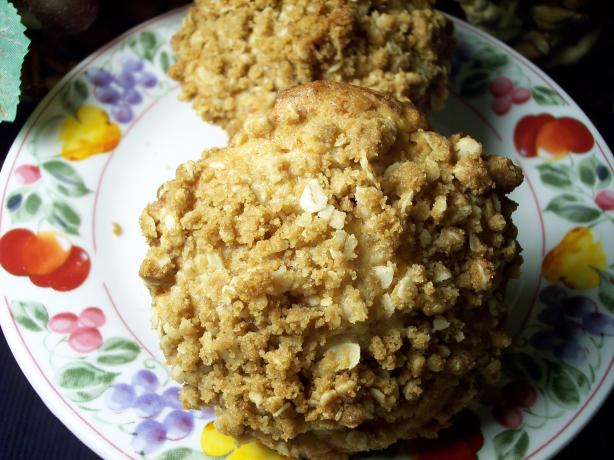 Apple Streusel Cheddar Muffins. Photo by "Ratalouille"