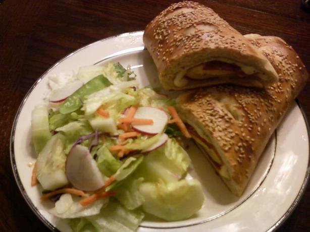 Pepperoni Stromboli (Pepperoni Bread). Photo by goldenbkll